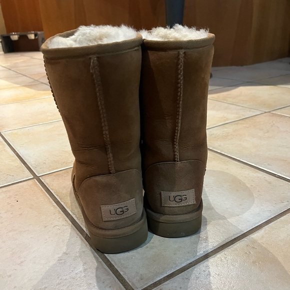 Ugg boots, size 7 - Picture 4 of 5